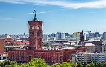 Rotes-Rathaus-Fotolia_273169585-345
