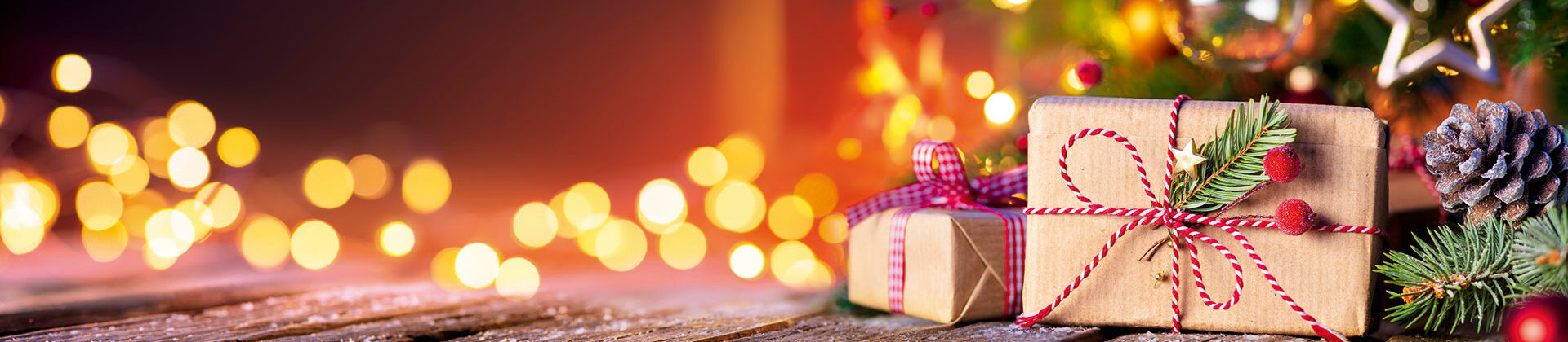 Banner-Geschenke_Päckchen_Weihnachten_RLB_AdobeStock_297890911_